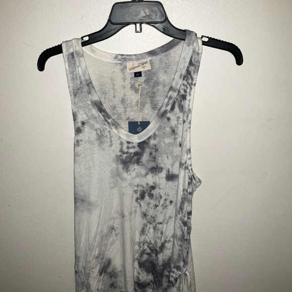 Universal Thread Gray and White Tank Top - Picture 1 of 4